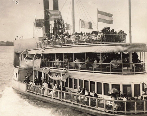 Paddle steamer boat - paddle, press